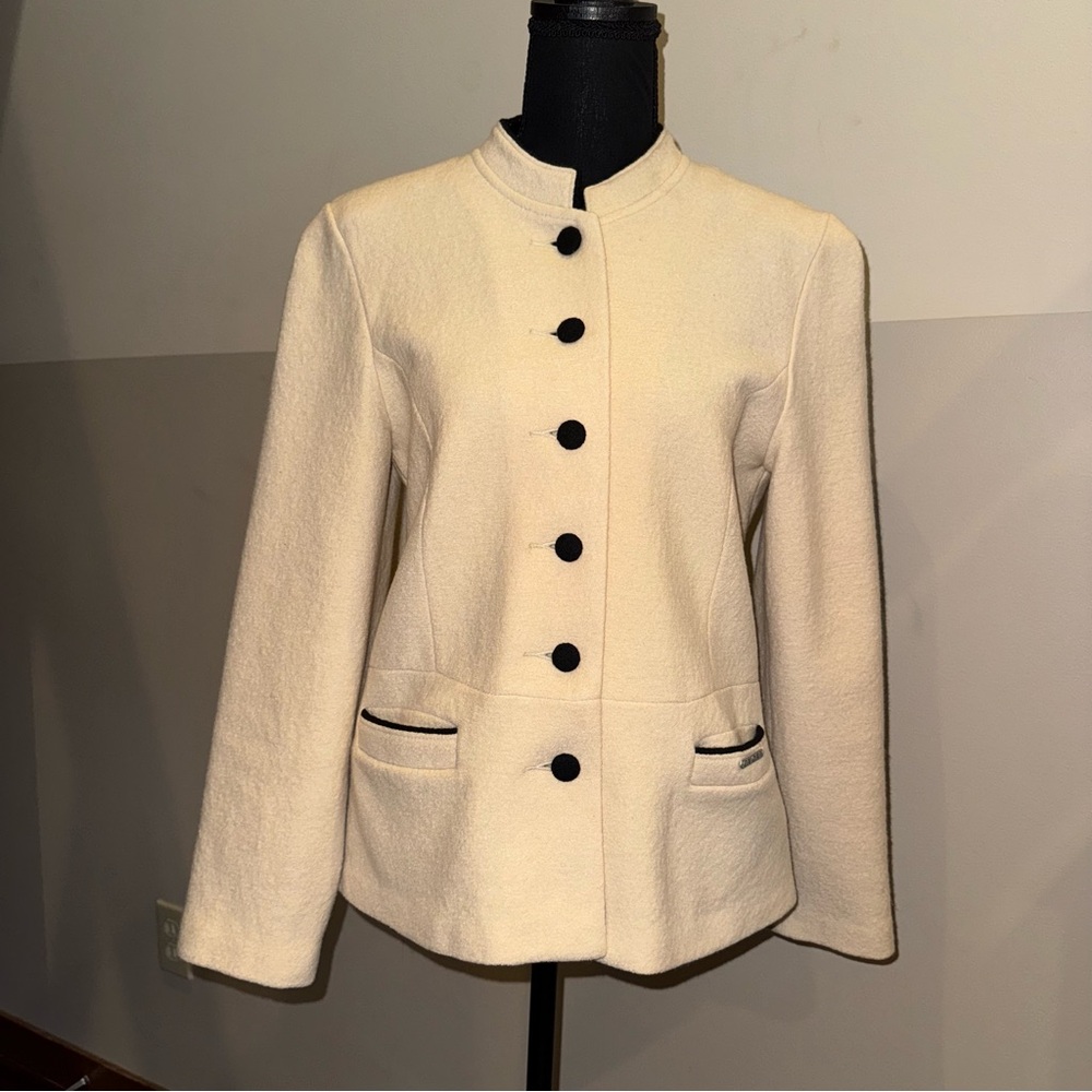 Elegant Cream Geiger Collection Wool Jacket